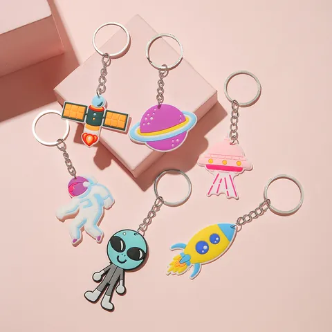 Portachiavi in PVC Astronauta Spaziale Cartone Animato Razzo Astronave Alieno Pianeta Pendente per Zaino Regalo per Bambini