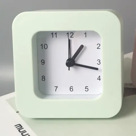 Minimalist Square Student Alarm Clock Battery Powered Quiet Analog Desk Clock With Night Light For Children Dorm Bedroom Office Home Decor
