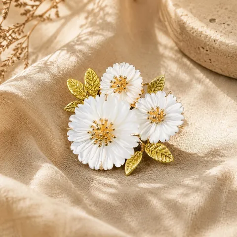 Elegante Legierung Künstliche Perle Gänseblümchen Brosche Galvanisierte Botanische Blumen Pin Für Damen Mode Schmuck Bekleidung Accessoires