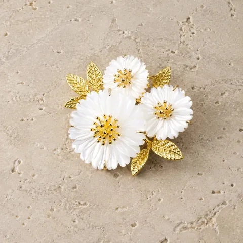 Elegante Legierung Künstliche Perle Gänseblümchen Brosche Galvanisierte Botanische Blumen Pin Für Damen Mode Schmuck Bekleidung Accessoires