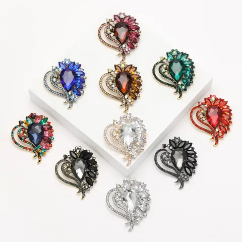 Vintage Heart Flower Brooch Alloy Crystal Rhinestone Anti-Exposure Pin For Women Wedding Party Banquet Retro Accessory