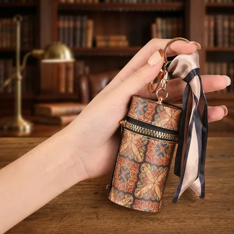 Mini Bolso Colgante Cilíndrico Para Pintalabios Patrón Paisley Bohemio Con Decoración Pañuelo Satén Monedero Cuero PU