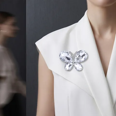 Exquisite Schmetterling Strass Brosche Pin Für Damen Luxus Tier Revers Pin Für Anzug Mantel Mode Schmuck Zubehör