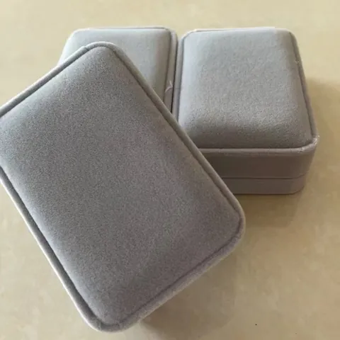 Exquisite Samt und PU Leder Schmuck Aufbewahrungsbox für Halsketten Armbänder High-End Geschenkverpackung Schmuck Display