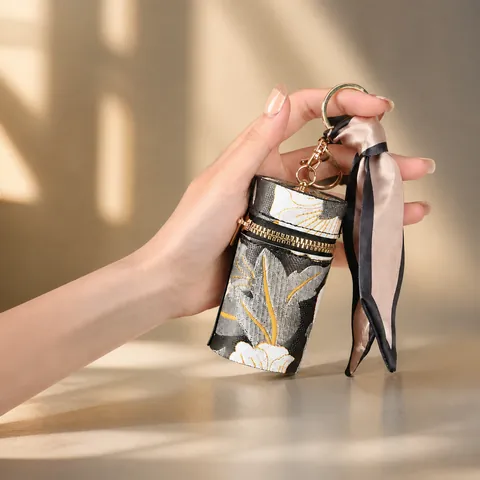 Mini Bolsa de Lápiz Labial de Bordado Floral Estilo Chino Con Llavero de Pañuelo de Seda Monedero Cilíndrico Elegante para Mujer