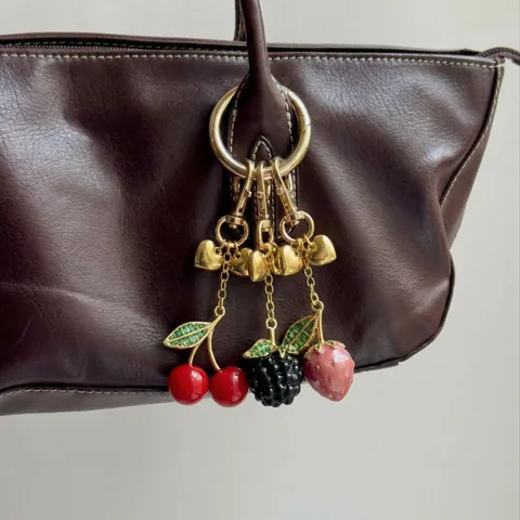 Fruit Heart Bag Charms for Women Exquisite Rhinestone Cherry Strawberry Peach Lemon Grape Alloy Metal Keychain Pendant