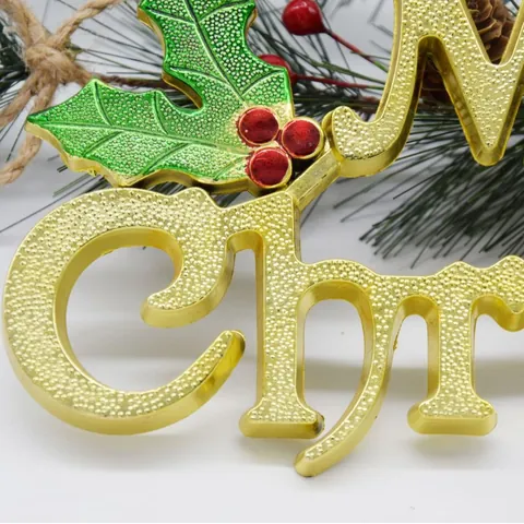 Merry Christmas Plastic Hanging Letter Sign 3D Gold Silver Metallic Glitter Plate Ornament With Holly Berries For Christmas Tree Holiday Home Decor