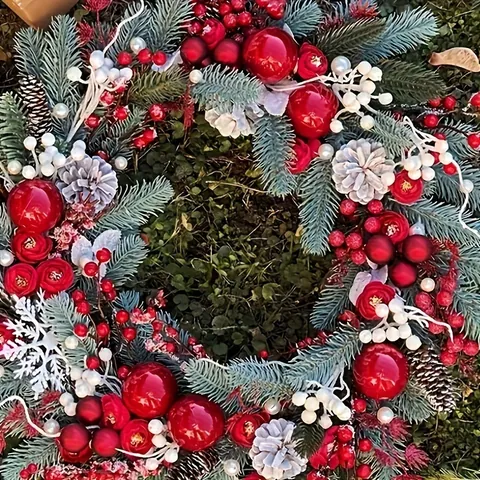 Kunstkerstkrans Met Rode Rozen Dennenappels Bessen Rode Ballen Voor Voordeurdecoratie Dennenkrans Kerstfeest Wandornamenten Home Decor