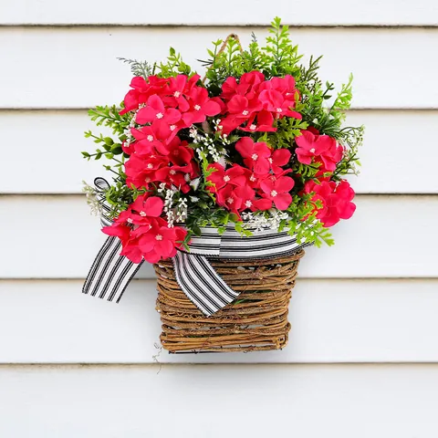 Frühling Künstlicher Blumenhängekorb Pinke Blumen Grüne Blätter Gewebter Rebenkorb Gestreifter Bogen Veranda Garten Wanddekoration