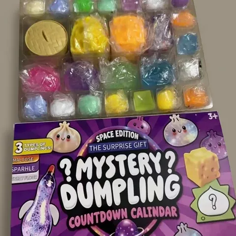 Calendrier de l'Avent de Noël 24 Jours Boîte Mystère Jouets Squishy en Forme de Boulette pour Enfants Cadeaux de Fête