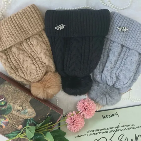 Korean Winter Knit Beanie Fleece Lined Warm Cable Knit Hat With Artificial Fur Pom-Pom Rhinestone Leaf Decor Beanie For Unisex