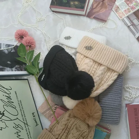 Korean Winter Knit Beanie Fleece Lined Warm Cable Knit Hat With Artificial Fur Pom-Pom Rhinestone Leaf Decor Beanie For Unisex