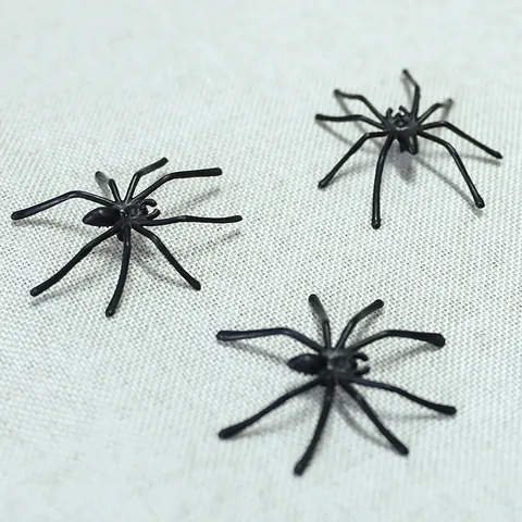 Arañas Realistas de Patas Largas Accesorios para Bromas de Halloween Arañas de Plástico Negro para Decoración de Fiestas Juguetes