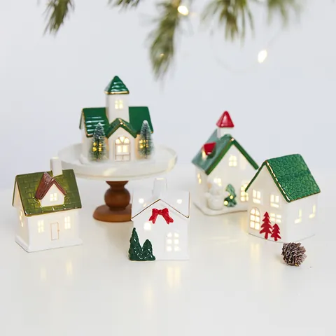 Casetta di Neve in Ceramica Natalizia Luminosa Miniatura LED Cabina Figurina Ornamento da Tavolo Decorazione di Scena Festiva Casa in Ceramica