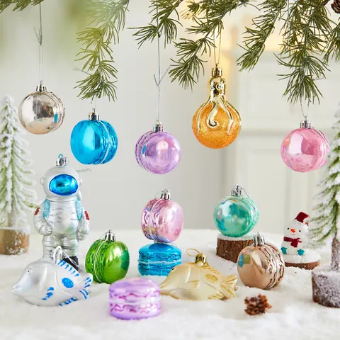 Creative Christmas Tree Ornaments Irregular Shaped Hanging Pendants PVC Shiny Starfish Astronaut Octopus Spaceship Decor