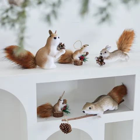 Simulation Squirrel Christmas Tree Ornaments Realistic Plush Foam Squirrel Hanging Pendant with Pine Cones for Holiday Party Decor