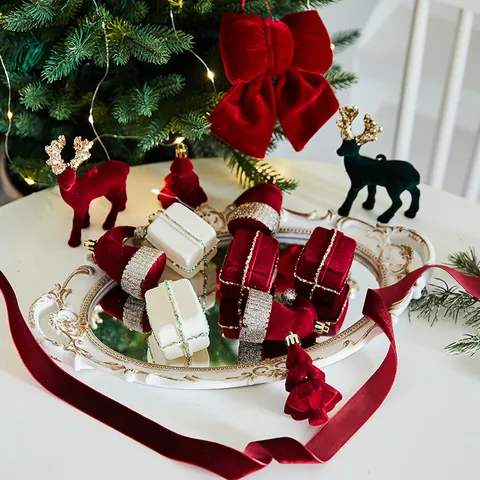 Flocked Christmas Tree Hanging Ornaments Velvet Reindeer Xmas Hat Gift Box Wreath Shape Festive Party Holiday Home Decor Ornaments