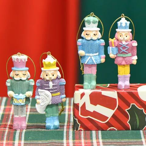 Nuova Collezione di Figurine da Appendere Schiaccianoci Soldato in Resina Multicolore per Decorazione Albero di Natale Accenti Decorativi
