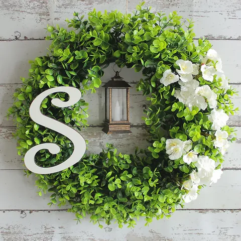Ghirlanda Di Eucalyptus Artificiale Con Lanterna LED E Lettera S In Legno Decorazione Natalizia Da Appendere Porta