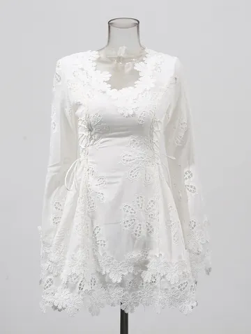 Vintage Palace Style White Lace Short Dress Women 3D Hollow Floral Pattern V-Neck Flare Sleeve A-Line Party Dress Elegant New