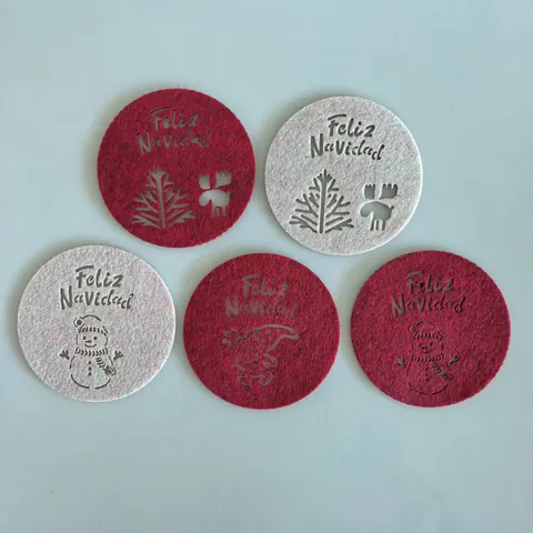 Christmas Felt Coaster Set Feliz Navidad Laser Cut Reindeer Snowman Pattern Round Table Decoration Red Gray 5 Pieces
