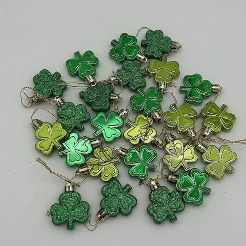St. Patrick's Day Shamrock Clover Hanging Ornaments Plastic Lucky Leaf Coin Pendants For Festive Party Scene Layout Tree Decor