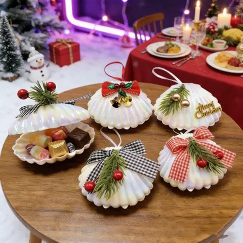 Kreativer Perlmutt-Muschel-Weihnachtsanhänger Befüllbare Süßigkeitenbox Mit Kiefernadeln Roten Beeren Schleife Für Hochzeit Party Torten Deko