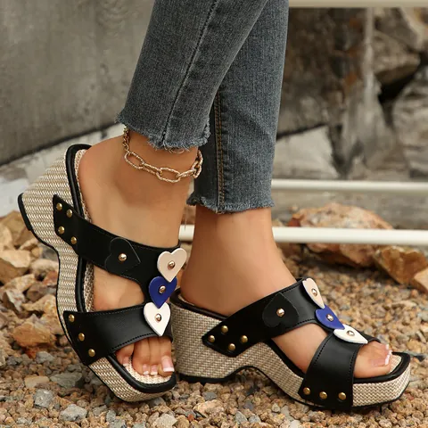 Women Heart Pattern Wedge Sandals Straw Woven Platform Heel Metal Buckle Summer Beach Slides Outdoor Fashion Ladies Slippers