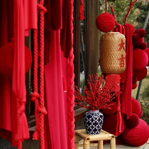 Traditional Wine Red Velvet Pompom Ball Hanging Ornament String For Lunar New Year Spring Festival Store Venue Backdrop Decor Braided Tassel Hanging Decoration