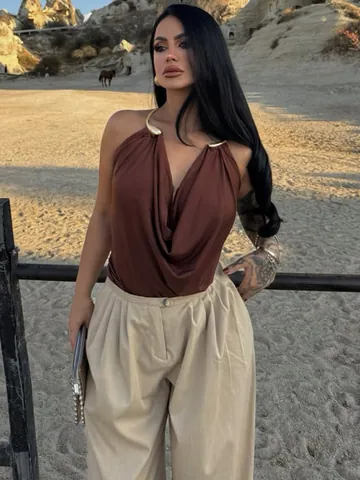 Top a Canotta da Donna Sexy con Scollo a Cappuccio e Halter Schiena Scoperta Anello in Metallo Tinta Unita Senza Maniche