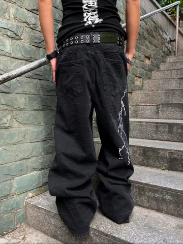 Pantaloni Denim da Uomo Streetwear Americano Invecchiati Lavati Neri con Stampa a Fulmine Taglio a Campana Casual Y2K