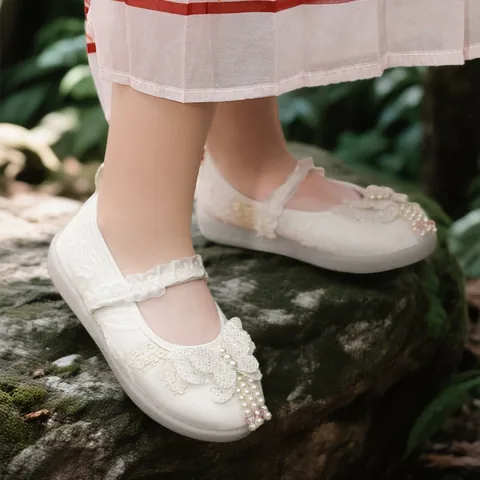 Traditional Chinese Style Girls Hanfu Embroidered Shoes Old Beijing Children Cloth Shoes Pearl Tassel Butterfly Lace Mary Jane Flat Princess Shoes For Ethnic Performance