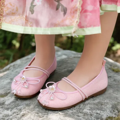Girls Ethnic Embroidered Hanfu Shoes Mesh Breathable Flat Soft Sole Shoes With Pearl Tassels For Summer Kids Fashion