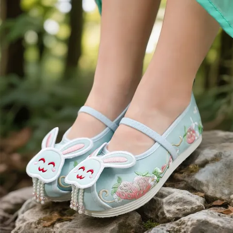 Girls Hanfu Embroidered Shoes Traditional Chinese Rabbit Strawberry Pattern Cotton Fabric Tassel Flats For Dance Party