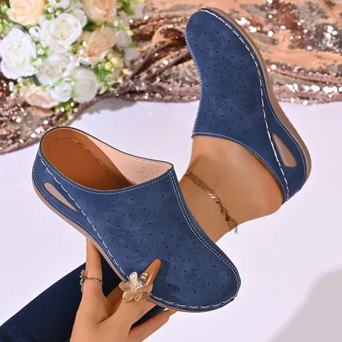 Women Patent Leather Clogs Laser Cut Floral Hollow Out Mules Retro Round Toe Slip On High Heel Summer Leisure Sandals