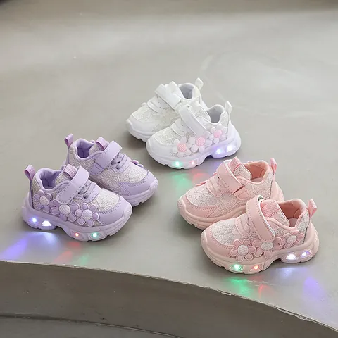 Baskets Chunky à la Mode pour Filles Lumineuses LED Décor de Fleurs Maille Respirante Chaussures de Course Enfants Semelle Souple