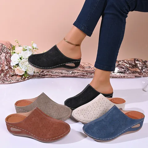 Women Patent Leather Clogs Laser Cut Floral Hollow Out Mules Retro Round Toe Slip On High Heel Summer Leisure Sandals