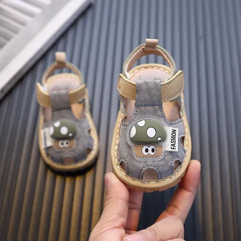 Chaussures de Premier Pas pour Bébé Sandales d'Été Champignon de Dessin Animé LED Lumineux Couineur Semelle Souple Antidérapante pour Garçons Filles