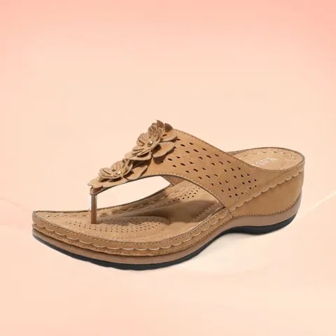 Sandales Compensées Décontractées pour Femmes Plateau Décoration Florale Respirant Tongs Découpe Laser Bohème Plage Confort Mules d'Été
