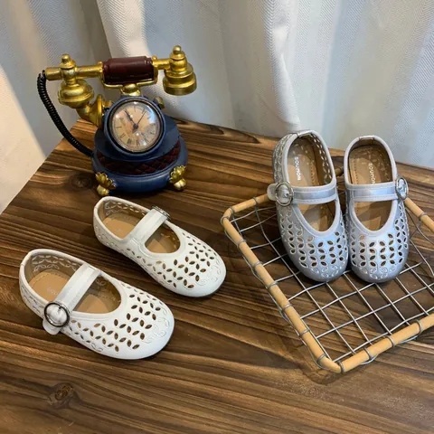 Girls French Vintage Hollow Out Mary Jane Shoes Microfiber Leather Soft Sole Sandals For Toddlers Kids Princess Dress Shoes
