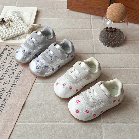Mädchen Ballett-Stil Sneaker Blumenstickerei Spitzenbesatz Klettverschluss Weiche Sohle Kleinkinder Lauflernschuhe Freizeitschuhe
