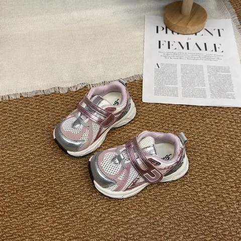 2026 Printemps Nouveaux Baskets en Maille pour Enfants Garçons Filles Respirant Antidérapant Chaussures de Course Velcro Léger Daddy Shoes