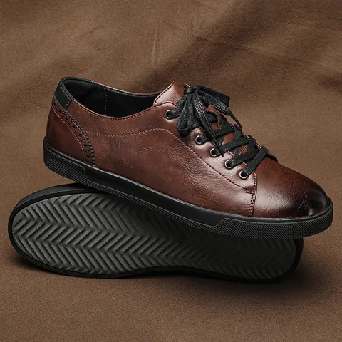 Scarpe da Uomo Casual Skate in Pelle PU Vintage con Dettagli Brogue Perforati Sneakers Piatte Allacciate Moda Quotidiana