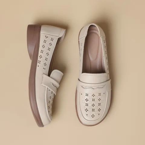 Women Soft Microfiber Leather Loafers Hollow Out Breathable Flat Casual Shoes Slip-on Comfortable Mom Shoes Low Heel