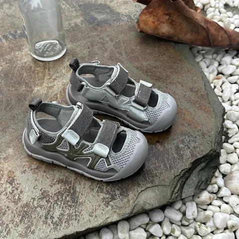 Kids Closed Toe Sandals Boys Girls Breathable Mesh Beach Shoes Anti-slip Soft Sole Outdoor Sport Sandals