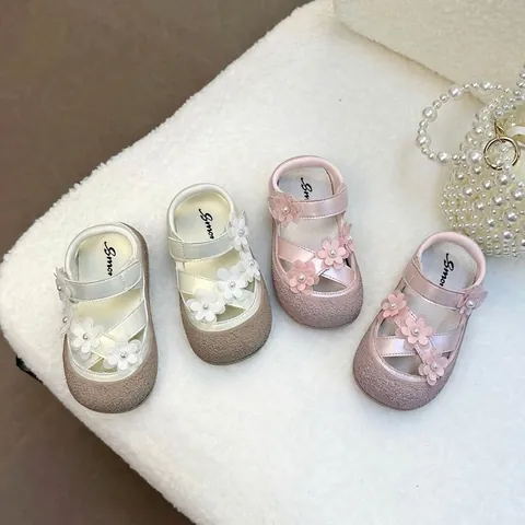 Girls Sweet 3D Flower Closed Toe Sandals Artificial Pearl Soft Sole Breathable Toddler Princess Walking Shoes For Summer Daily