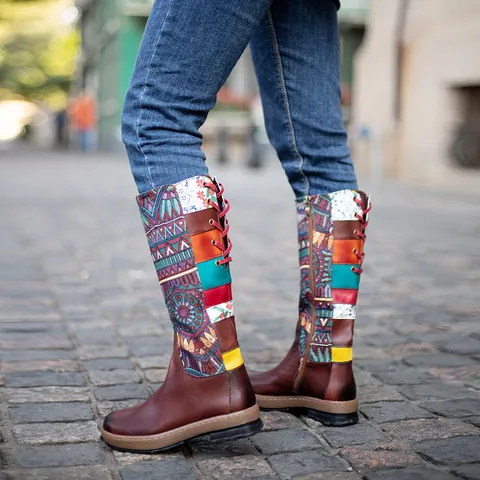 Bottes Hautes Bohèmes pour Femmes Cuir Poli à la Main Patchwork Motif Géométrique Ethnique Bottes d'Hiver