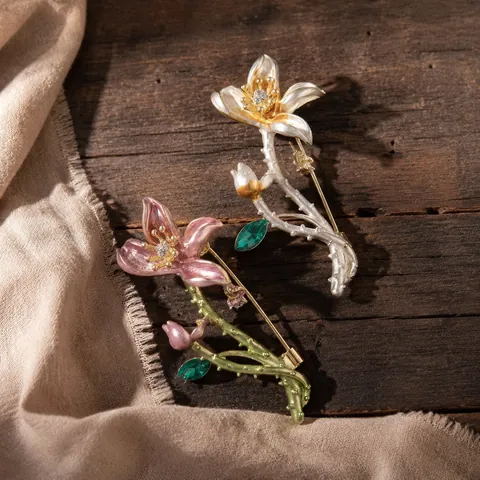 Elegant Floral Enamel Brooch For Women Vintage Alloy Rhinestone Flower Pin For Cheongsam Coat Suit Accessories Jewelry Gift