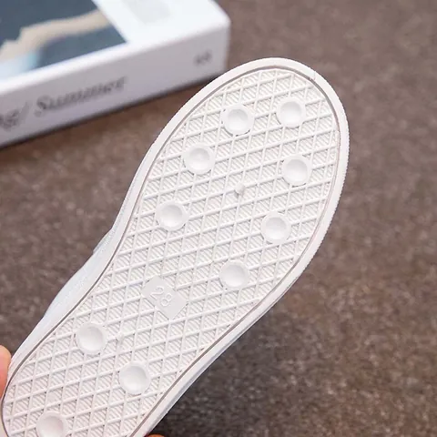 Kids White Sneakers Synthetic Leather Breathable Non-Slip School Performance Shoes Casual Board Shoes For Boys Girls Hook And Loop