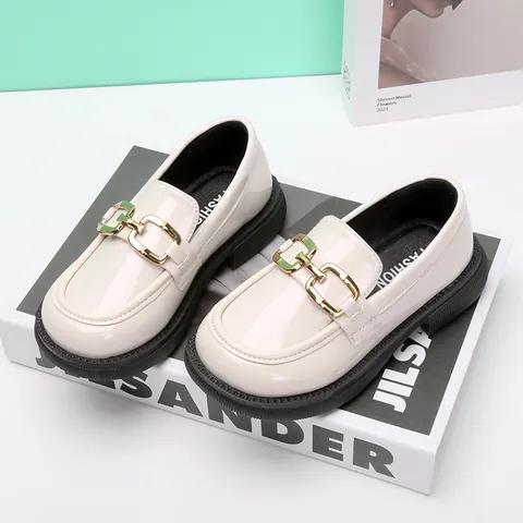 Kinder Britischer Stil Glänzende PVC Slipper Mit Metallschnalle Performance Studenten Halbschuhe Slipper Formelle Flats Für Jungen Mädchen